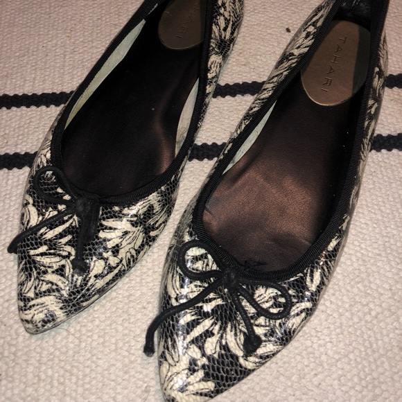 Tahari point-toe black and white floral flats - Picture 1 of 2